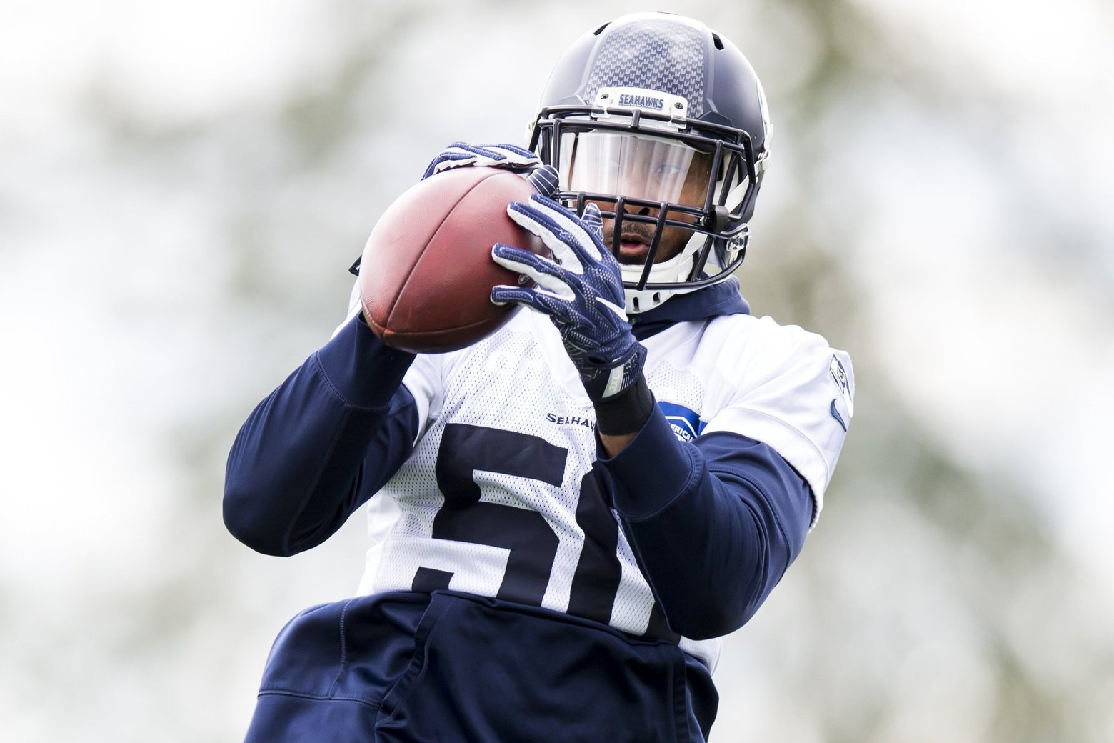 Seahawks’ K.J. Wright shows there’s another way to handle impending free agency